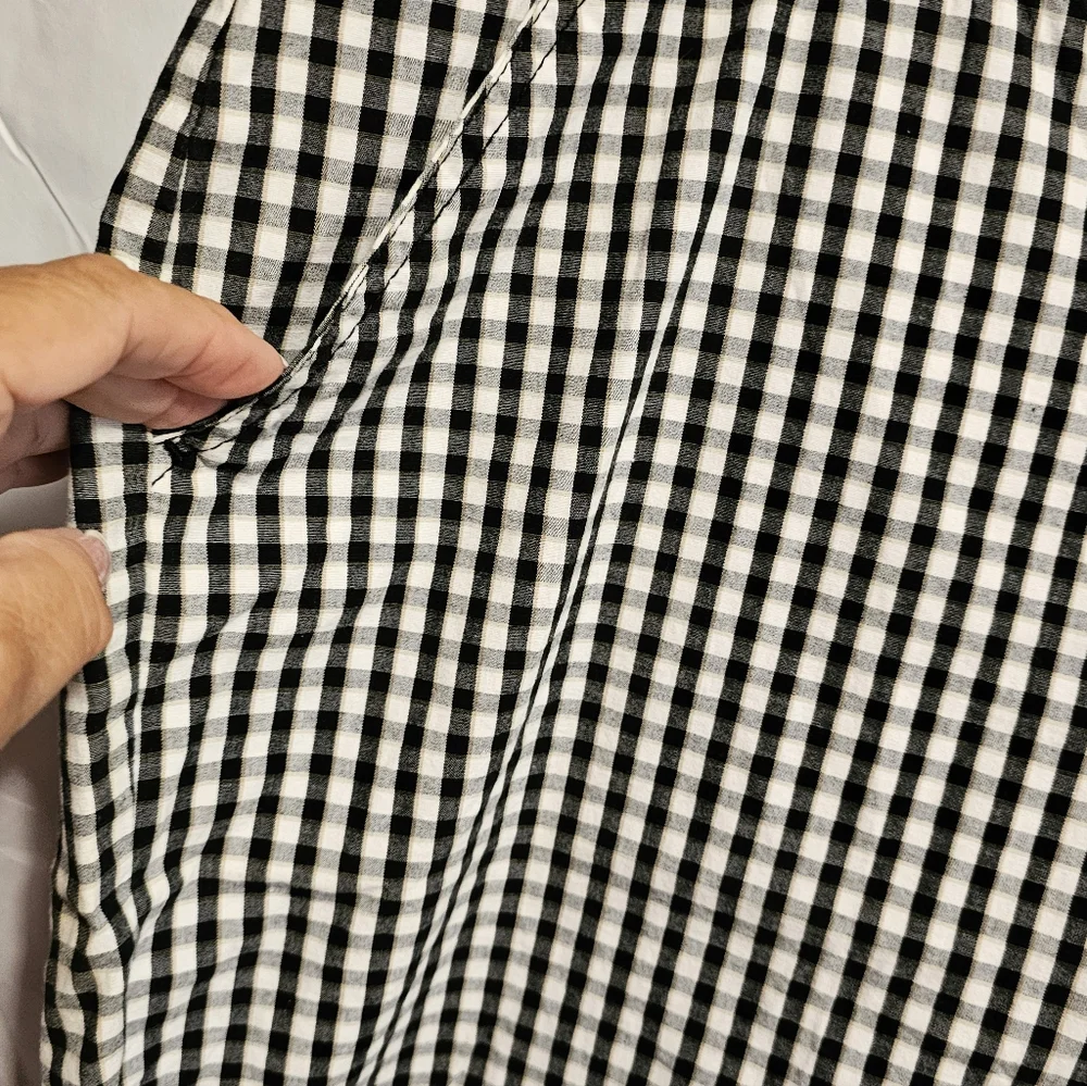 Kim Rogers Ladys Black and White Shorts Size 18, No flaws